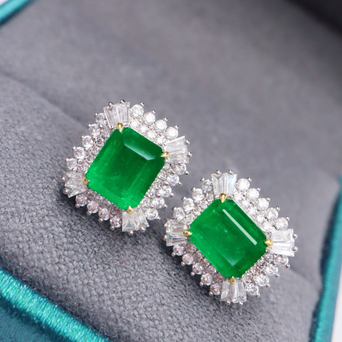14k Gold 2.92 Ctw Vivid Green Natural Emerald & Diamond Earrings - 5