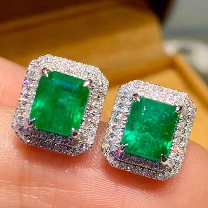 14k Gold 2.8 Ct Natural Emerald & Diamond Earrings: Ref:231147035 // gold content:14k gold // main gemstone:emerald // shape:octagonal // carat weight:2. 8ct // color:green // treatment:natural // // adjacent gemstone 2 : diamond // shape:round //
