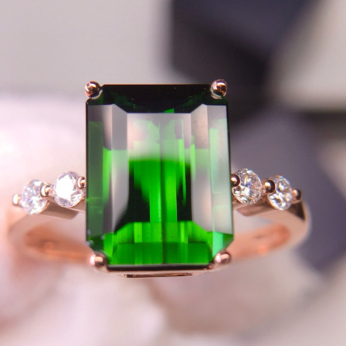 14k Gold 3.02 Ct Natural Tourmaline & Diamond Ring: Ref:231147062 // gold content:14k gold // ring size:7. 25us // // main gemstone:tourmaline // shape:octagonal // carat weight:3. 02ct // color:green // treatment:natural // // adjacent gemstone 2 :