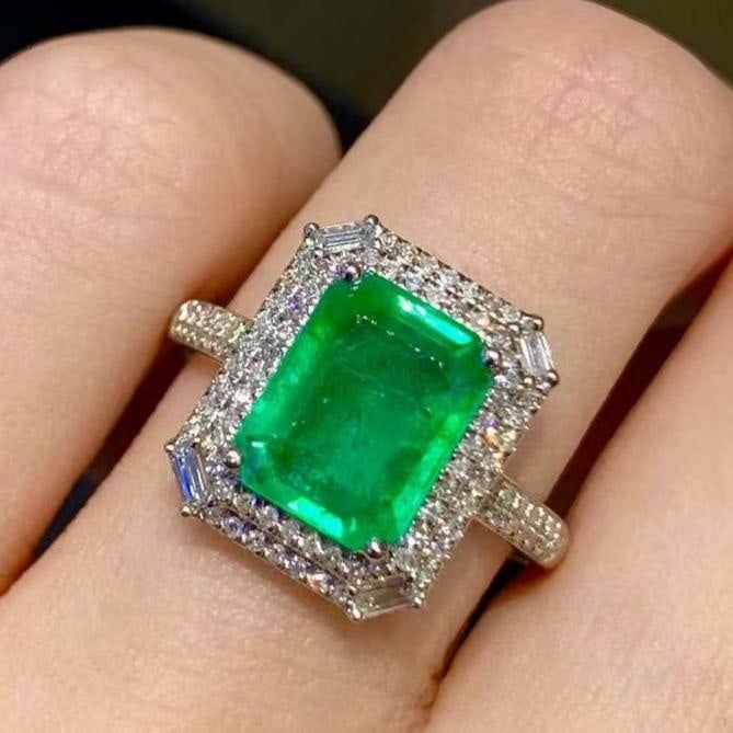 14k Gold 2.3 Ct Natural Emerald & Diamond Ring: Ref:231147123 // gold content:14k gold // ring size:7. 25us // // main gemstone:emerald // shape:octagonal // carat weight:2. 3ct // color:green // treatment:natural // // adjacent gemstone 2 : diamon