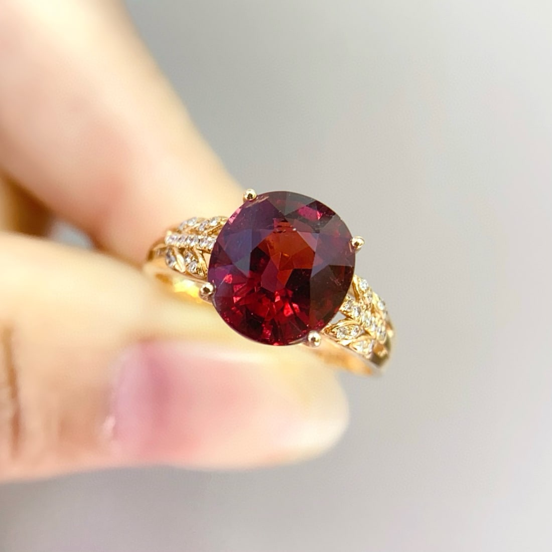 14k Gold 3.22 Ct Natural Tourmaline & Diamond Ring: Ref:231147161 // gold content:14k gold // ring size:7. 25us // // main gemstone:tourmaline // shape:oval // carat weight:3. 22ct // color:red // treatment:natural // // adjacent gemstone 2 : diamond