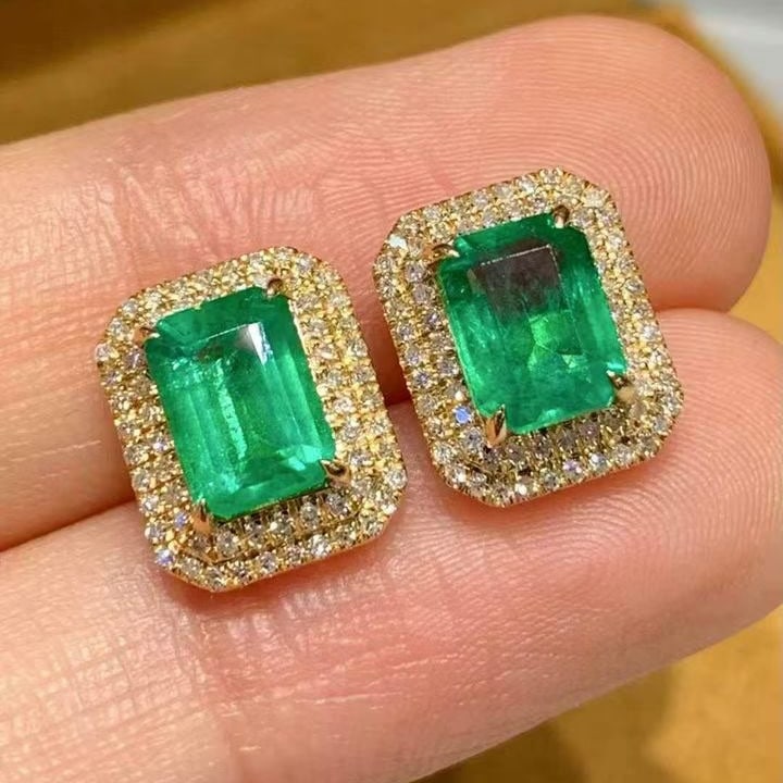14k Gold 2.45 Ct Natural Emerald & Diamond Earrings: Ref:231147172 // gold content:14k gold // main gemstone:emerald // shape:octagonal // carat weight:2. 45ct // color:green // treatment:natural // // adjacent gemstone 2 : diamond // shape:round //