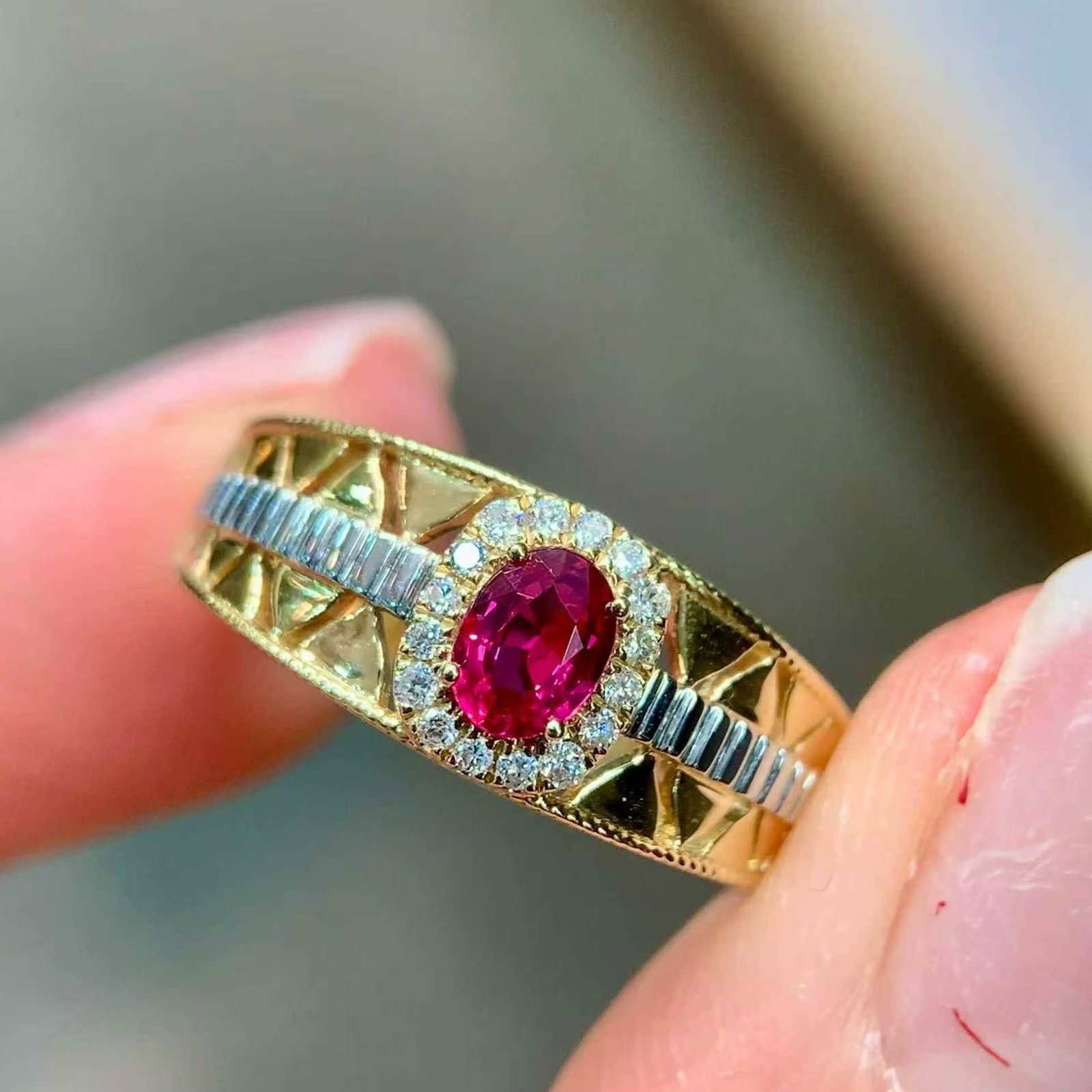 14k Gold 0.52 Ctw Natural Ruby & Diamond Ring: Ref:231147177 // gold content:14k gold // ring size:7. 25us // // main gemstone:ruby // shape:oval // carat weight:0. 43ct // color:red // treatment:natural // // adjacent gemstone 2 : diamond //