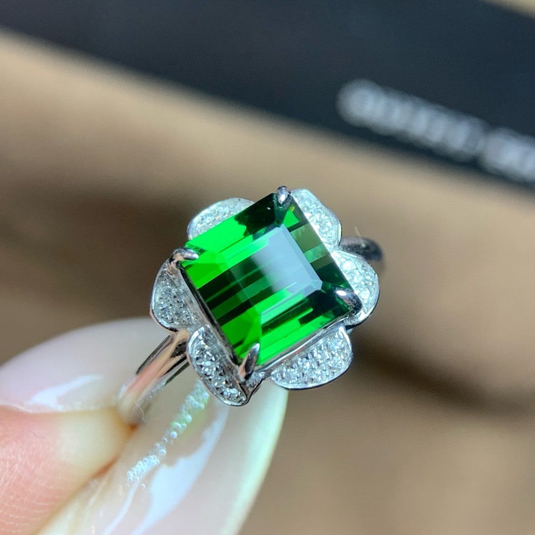 14k Gold 3.45 Ct Natural Tourmaline & Diamond Ring: Ref:231147254 // gold content:14k gold // ring size:7. 25us // // main gemstone:tourmaline // shape:octagonal // carat weight:3. 45ct // color:green // treatment:natural // // adjacent gemstone 2 :