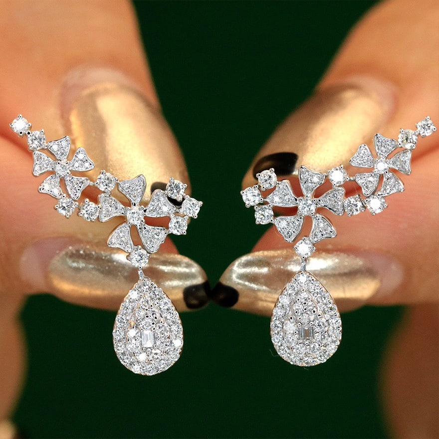 14k Gold 0.8 Ct Natural H Diamond Earrings: Ref:231148023 // gold content:14k gold // main gemstone:diamond // shape:multiple // carat weight:0. 8ct // clarity grade:vs-si // color:h // treatment:natural // Condition: New Low Estimate: 3300.00