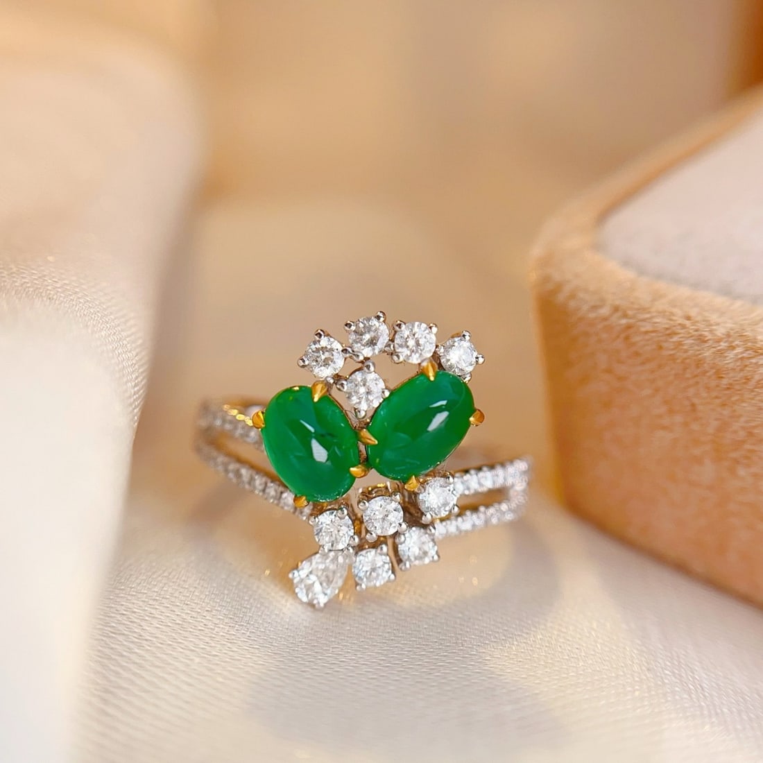 14k Gold 1.50 Ct Natural Emerald & Diamond Ring: Ref:231148054 // gold content:14k gold // ring size:7. 25us // // main gemstone:emerald // shape:oval // carat weight:1. 50ct // color:green // treatment:natural // // adjacent gemstone 2 : diamond