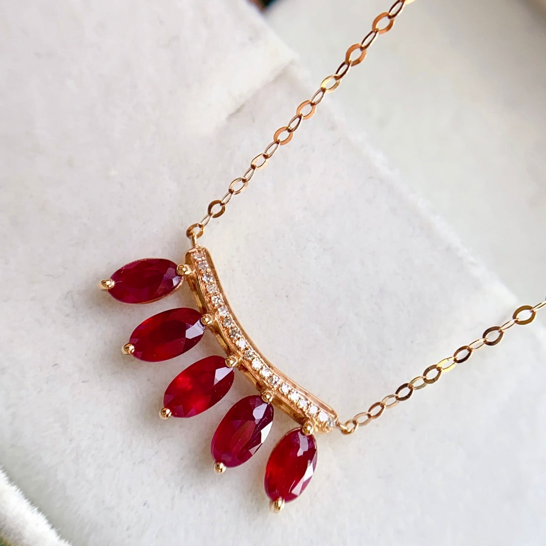 14k Gold 1.65 Ct Natural Ruby & Diamond Necklace: Ref:231148069 // gold content:14k gold // main gemstone:ruby // shape:oval // carat weight:1. 65ct // color:red // treatment:natural // // adjacent gemstone 2 : diamond // number of stones:19 //