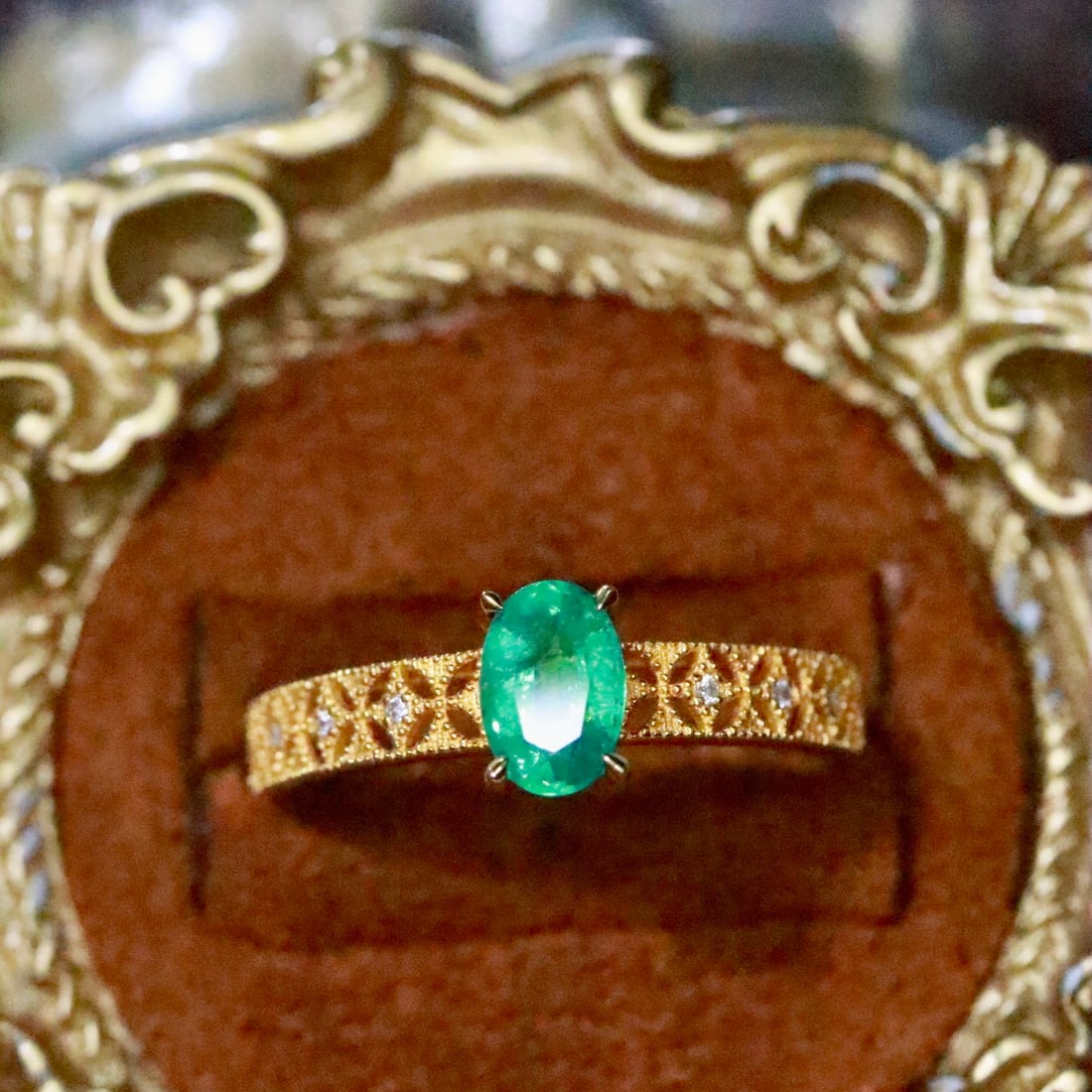 14k Gold 0.52 Ctw Natural Emerald & Diamond Ring: Ref:231148175 // gold content:14k gold // ring size:7. 25us // // main gemstone:emerald // shape:oval // carat weight:0. 50ct // color:green // treatment:natural // // adjacent gemstone 2 : diamond