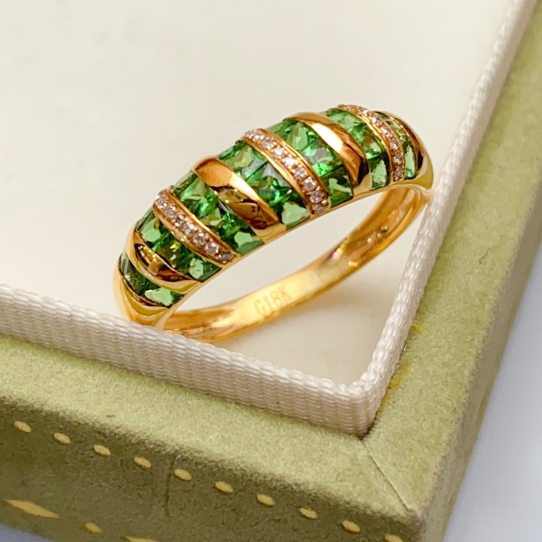 14k Gold 1.80 Ct Natural Tsavorite & Diamond Ring: Ref:231148176 // gold content:14k gold // ring size:7. 25us // // main gemstone:tsavorite // shape:princess // carat weight:1. 80ct // color:green // treatment:natural // // adjacent gemstone 2 :