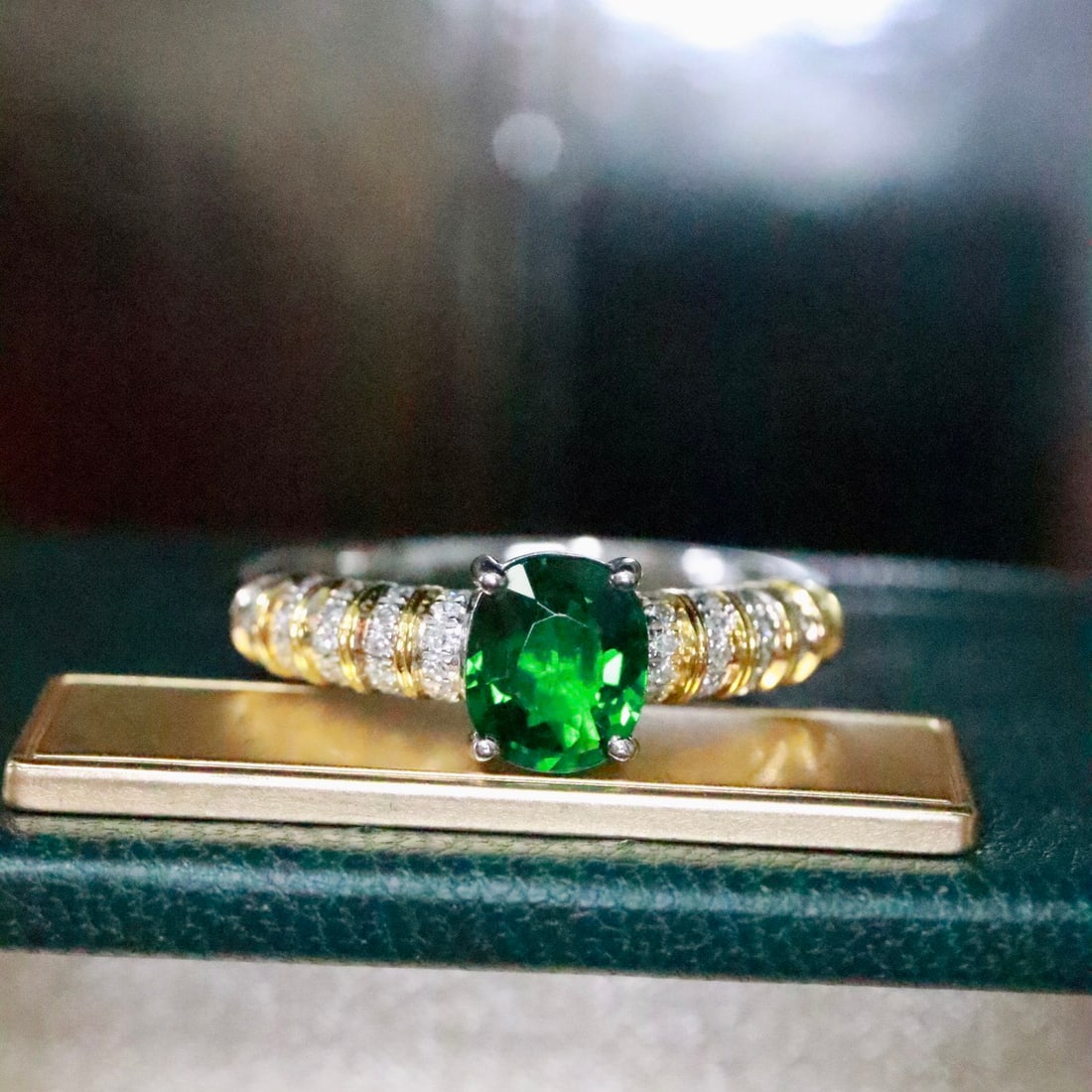 14k Gold 0.85 Ctw Natural Tsavorite & Diamond Ring - 4