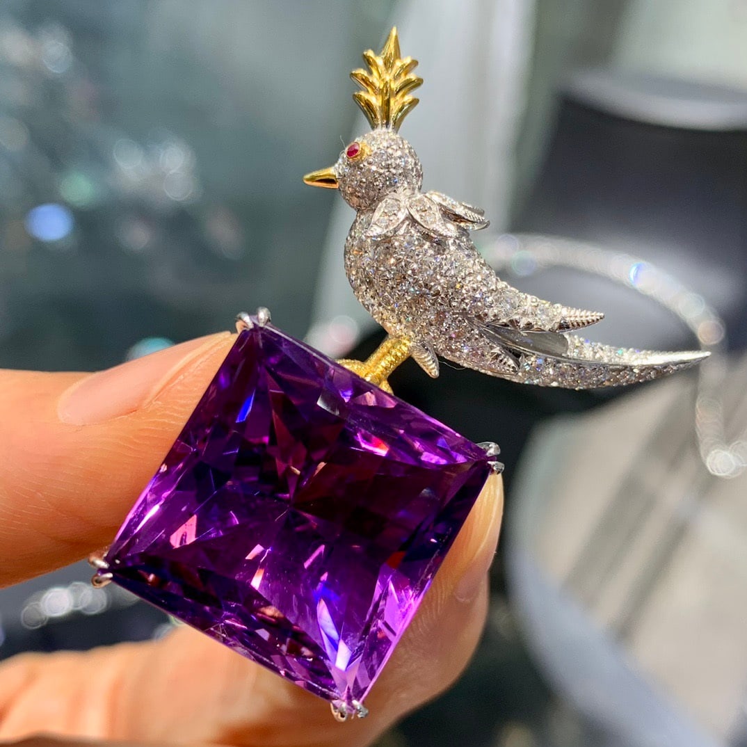 14k Gold 24.68 Ctw Natural Amethyst & Diamond Brooch/pendant( Without Chain ): Ref:231148214 // gold content:14k gold // main gemstone:amethyst // shape:princess // carat weight:23. 55ct // color:purple // treatment:natural // // adjacent gemstone 2 : diamond // shape:round //
