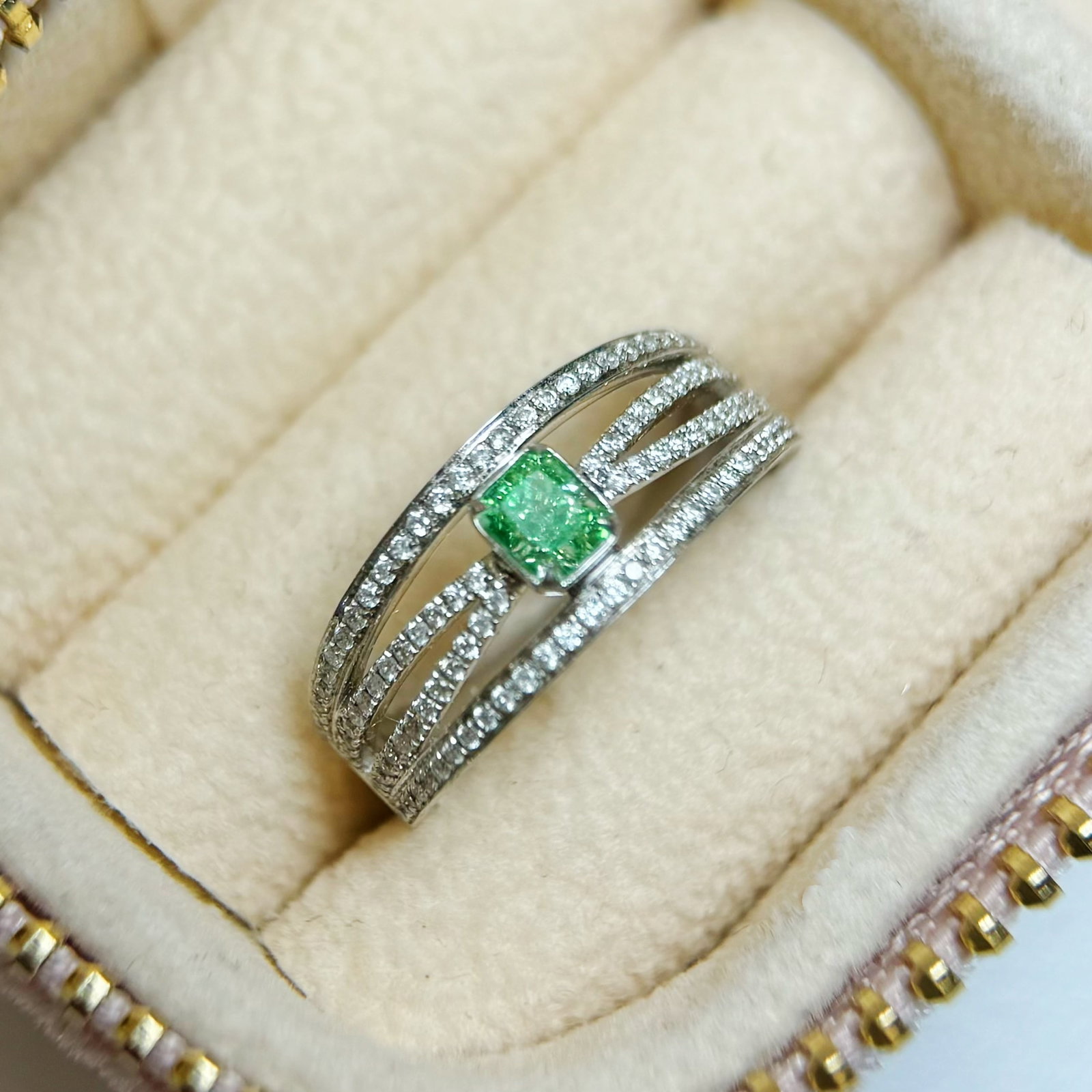 14k Gold 0.80 Ctw Natural Green Diamond & Diamond Ring: Ref:231148224 // gold content:14k gold // ring size:7. 25us // // main gemstone:green diamond // shape:radiant // carat weight:0. 50ct // color:green // treatment:natural // // adjacent gemstone 2 :