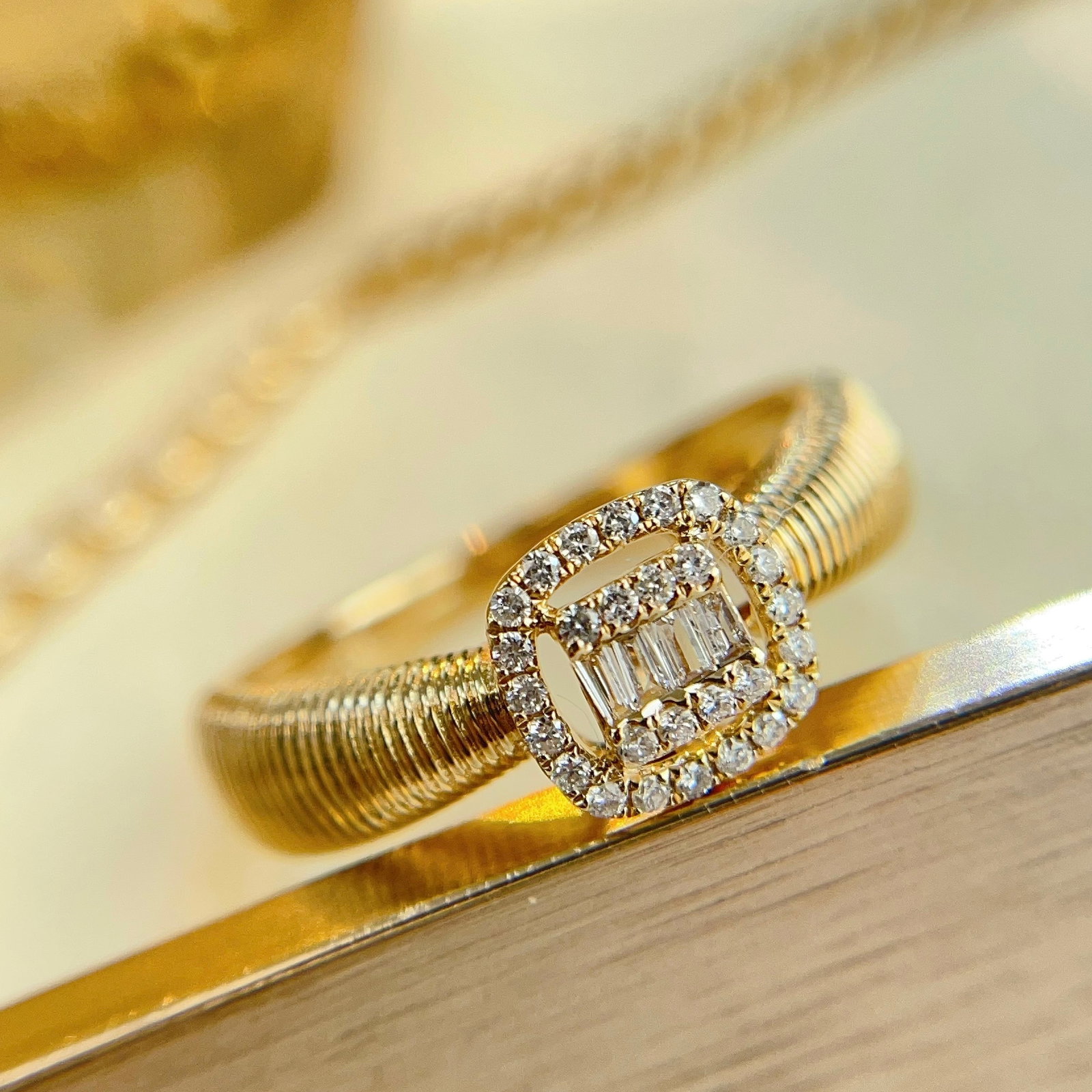 14k Gold 0.15 Ct Natural H Diamond Ring: Ref:231148225 // gold content:14k gold // ring size:7. 25us // // main gemstone:diamond // shape:multiple // carat weight:0. 15ct // clarity grade:vs-si // color:h // treatment:natural // Condition: