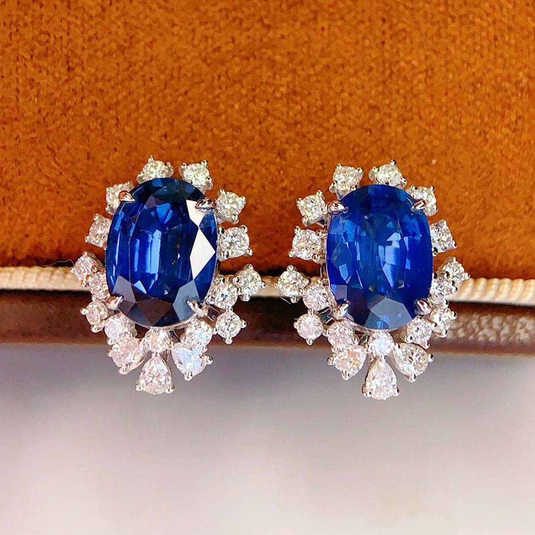 14k Gold 3.33 Ct Natural Sapphire & Diamond Earrings: Ref:231148273 // gold content:14k gold // main gemstone:sapphire // shape:oval // carat weight:3. 33ct // color:blue // treatment:natural // // adjacent gemstone 2 : diamond // number of stones:36 // 