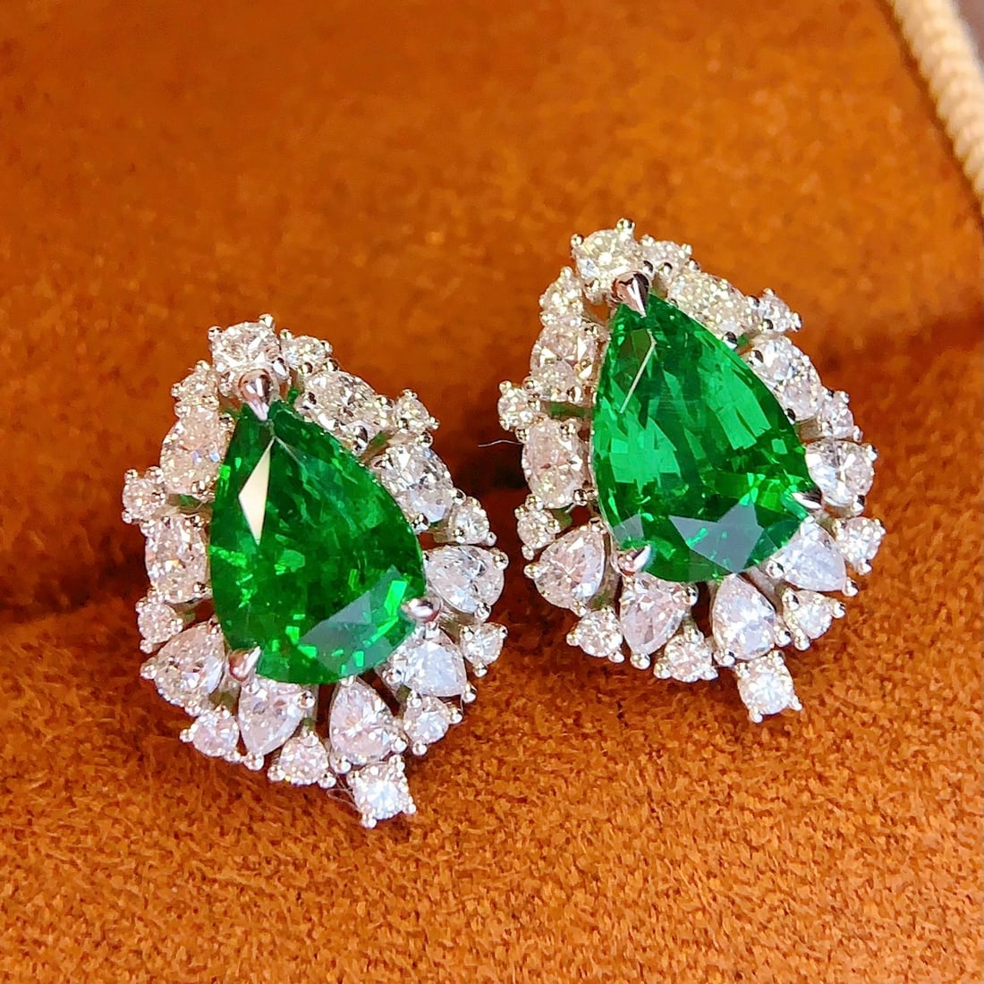 14k Gold 3.35 Ct Natural Tsavorite & Diamond Earrings: Ref:231148286 // gold content:14k gold // main gemstone:tsavorite // shape:pear // carat weight:3. 35ct // color:green // treatment:natural // // adjacent gemstone 2 : diamond // number of stones:38 /