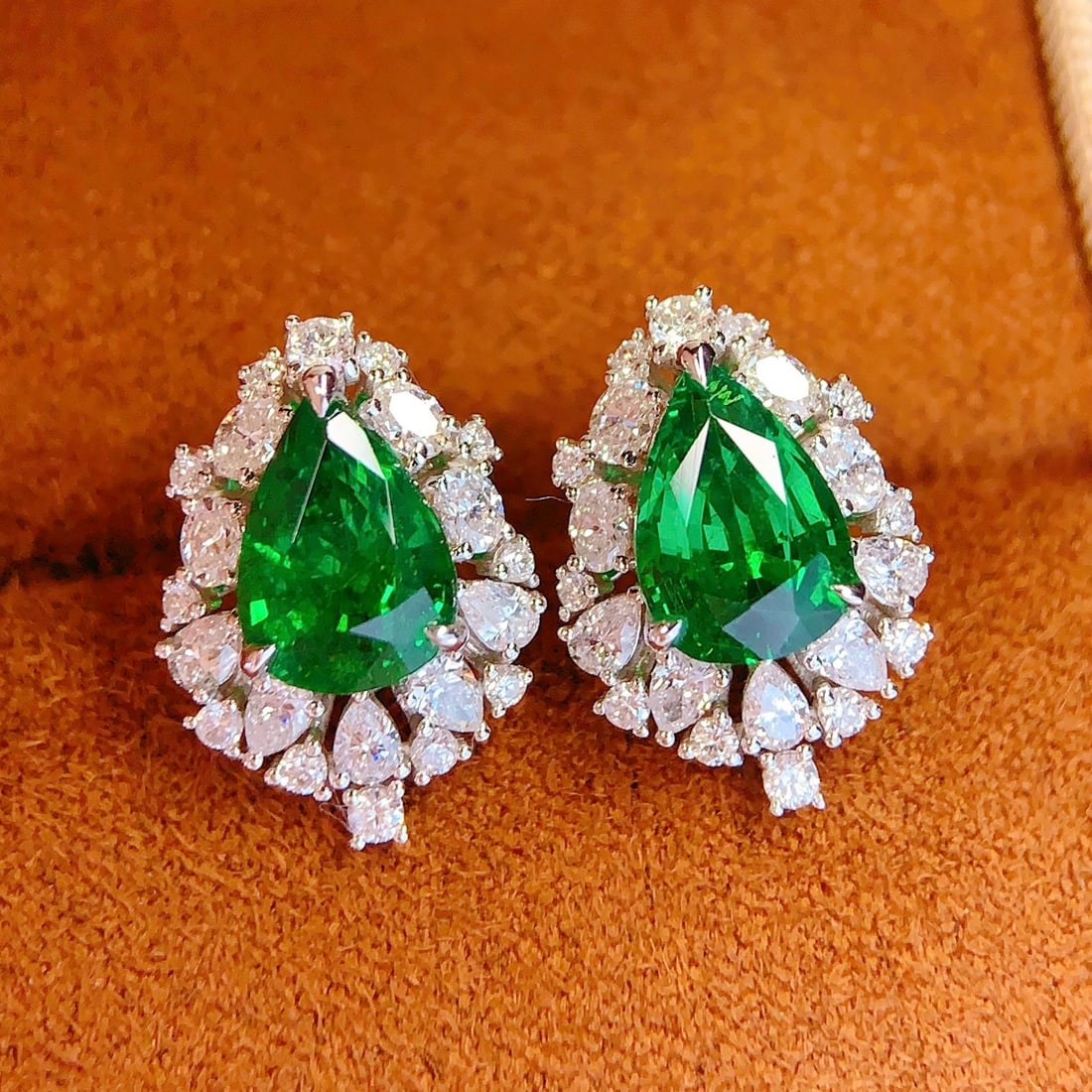 14k Gold 3.35 Ct Natural Tsavorite & Diamond Earrings - 3