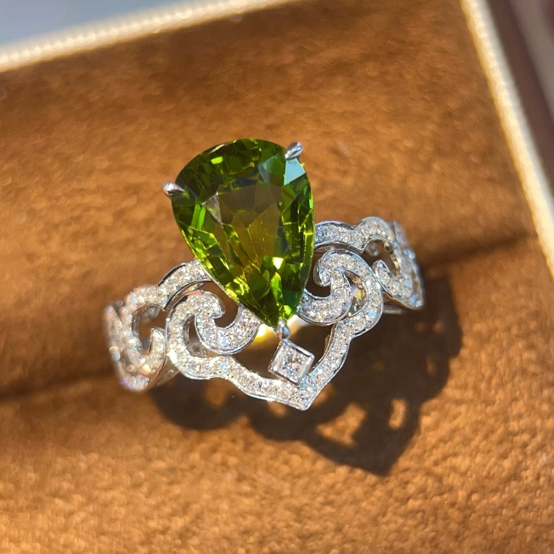 14k Gold 3.99 Ctw Natural Tourmaline & Diamond Ring: Ref:231148314 // gold content:14k gold // ring size:7. 25us // // main gemstone:tourmaline // shape:pear // carat weight:3. 73ct // color:green // treatment:natural // // adjacent gemstone 2 :