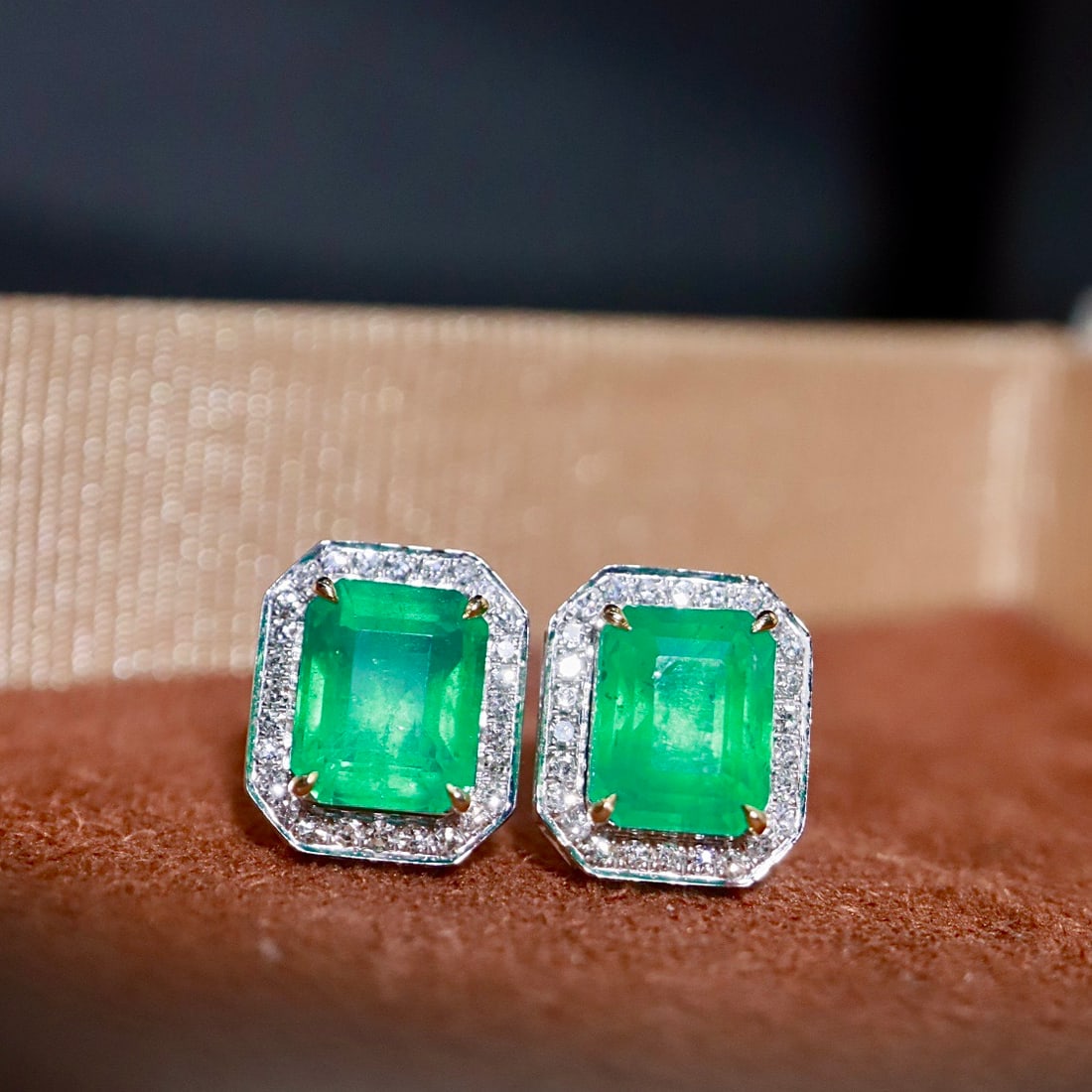 14k Gold 2.24 Ctw Natural Emerald & Diamond Earrings - 3