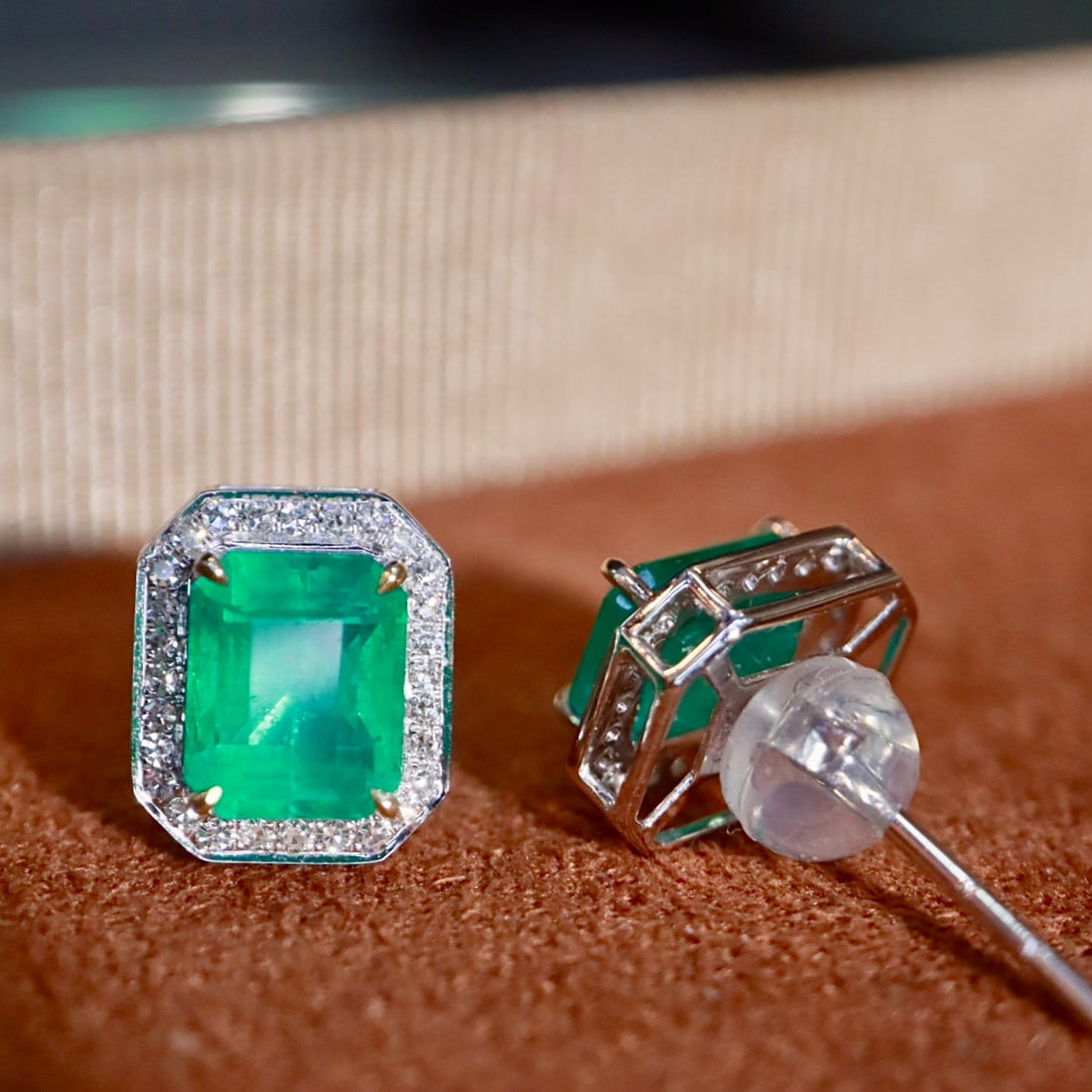 14k Gold 2.24 Ctw Natural Emerald & Diamond Earrings - 4