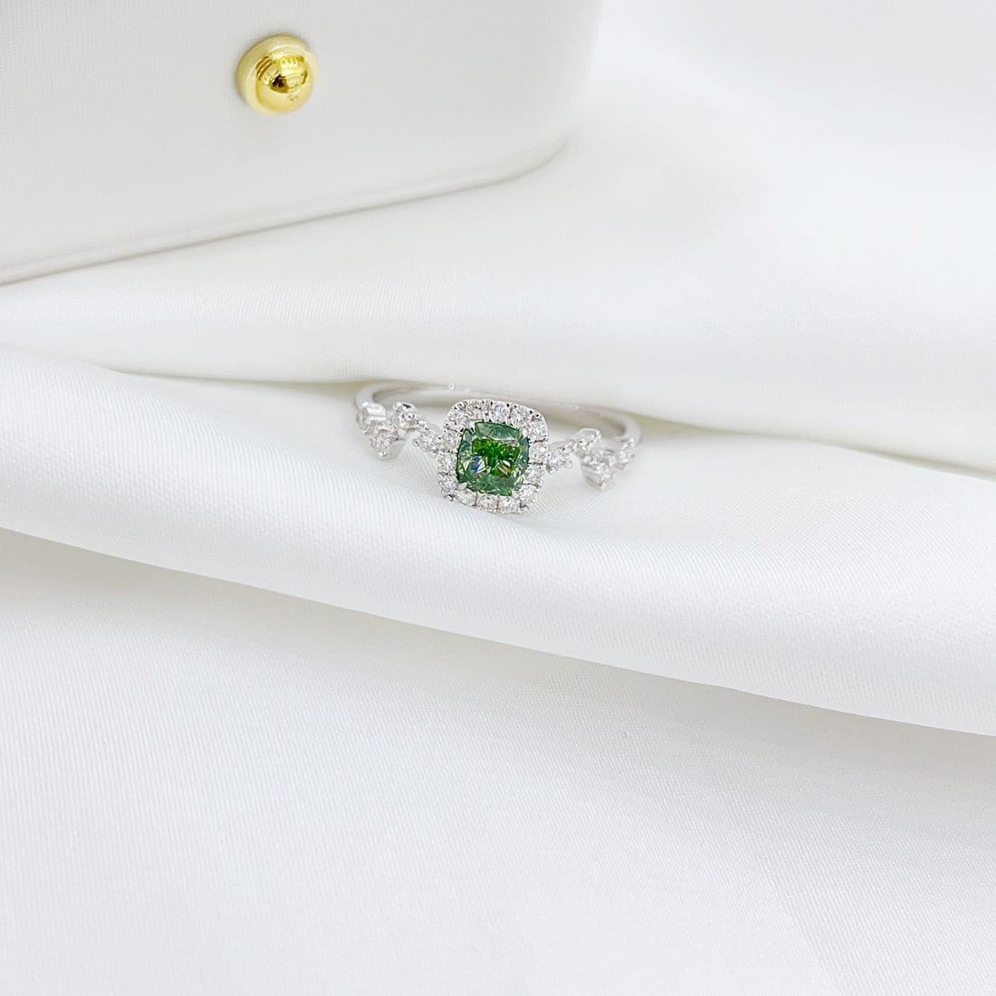 14k Gold 0.82 Ctw Natural Green Diamond & Diamond Ring: Ref:231148327 // gold content:14k gold // ring size:7. 25us // // main gemstone:green diamond // shape:cushion // carat weight:0. 60ct // color:green // treatment:natural // // adjacent gemstone 2 :