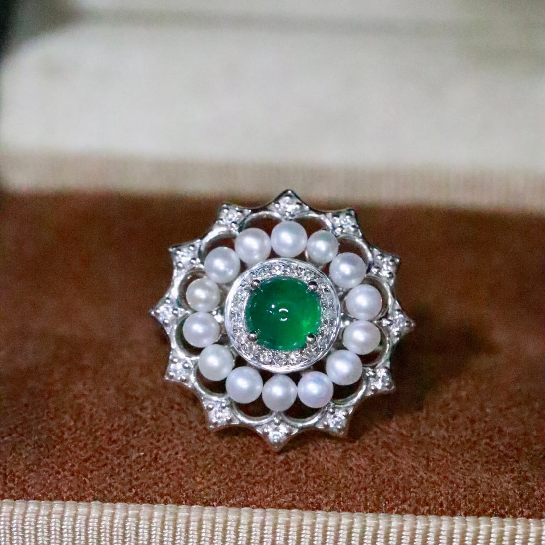 14k Gold 0.88 Ctw Natural Emerald & Diamond Ring: Ref:231148333 // gold content:14k gold // ring size:7. 25us // // main gemstone:emerald // shape:round // carat weight:0. 69ct // color:green // treatment:natural // cut grade:g // // adjacent
