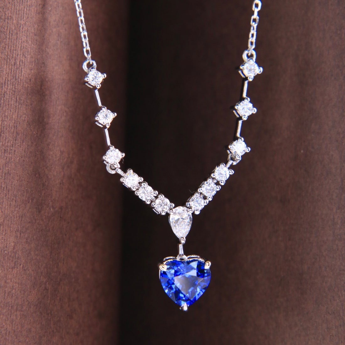 14k Gold 1.09 Ctw Natural Sapphire & Diamond Necklace: Ref:231148340 // gold content:14k gold // main gemstone:sapphire // shape:heart // carat weight:0. 75ct // color:blue // treatment:natural // // adjacent gemstone 2 : diamond // shape:multiple //