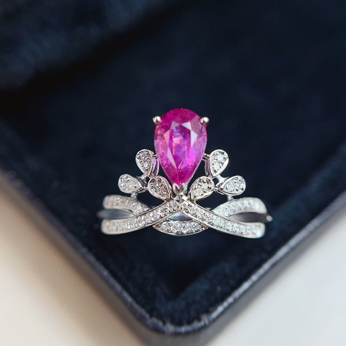 14k Gold 1.15 Ct Natural Ruby & Diamond Ring: Ref:231148341 // gold content:14k gold // ring size:7. 25us // // main gemstone:ruby // shape:pear // carat weight:1. 15ct // color:red // treatment:natural // // adjacent gemstone 2 : diamond //