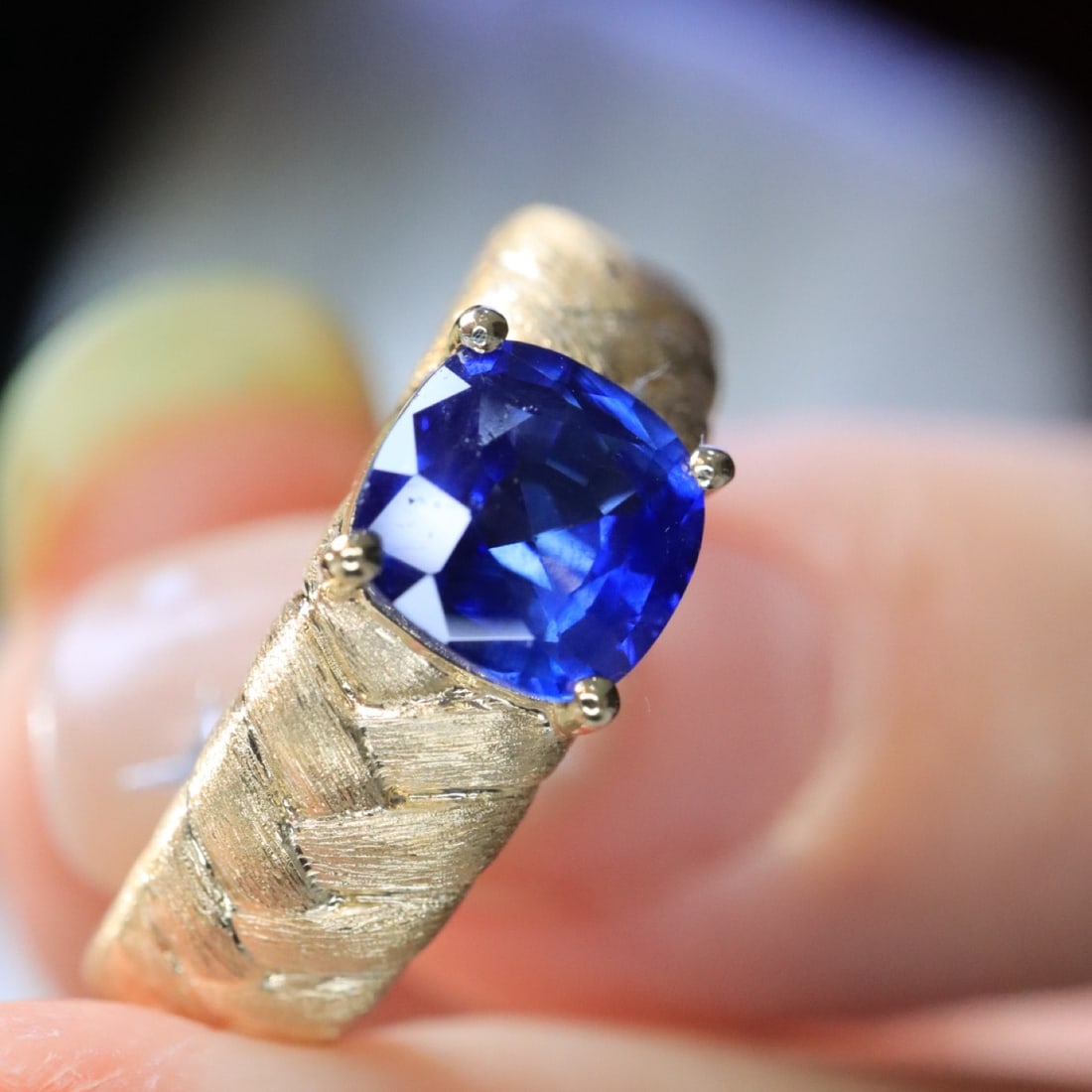 14k Gold 1.23 Ct Vivid Blue Natural Sapphire Ring - 2