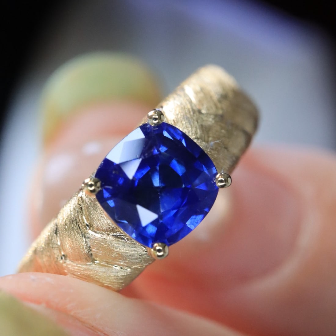 14k Gold 1.23 Ct Vivid Blue Natural Sapphire Ring - 3