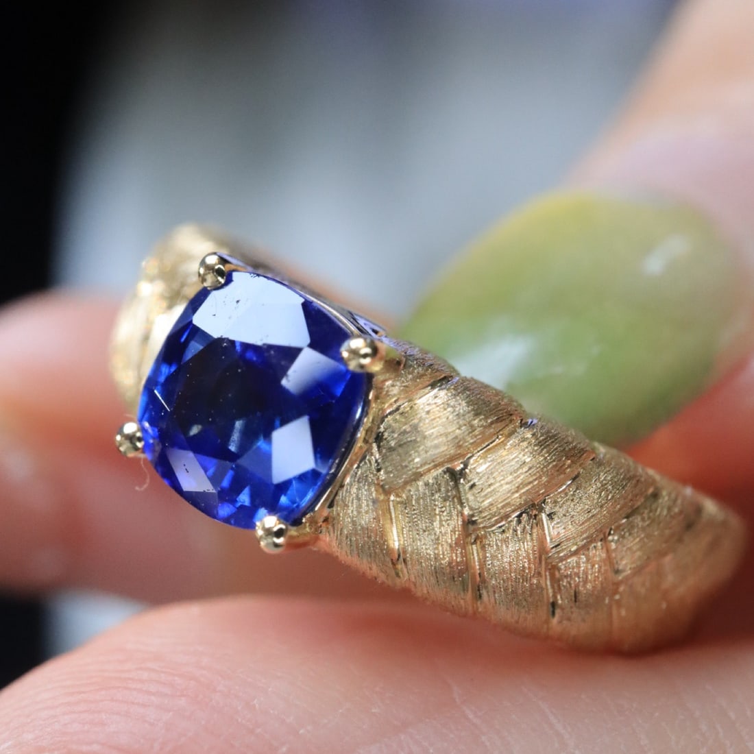 14k Gold 1.23 Ct Vivid Blue Natural Sapphire Ring - 4