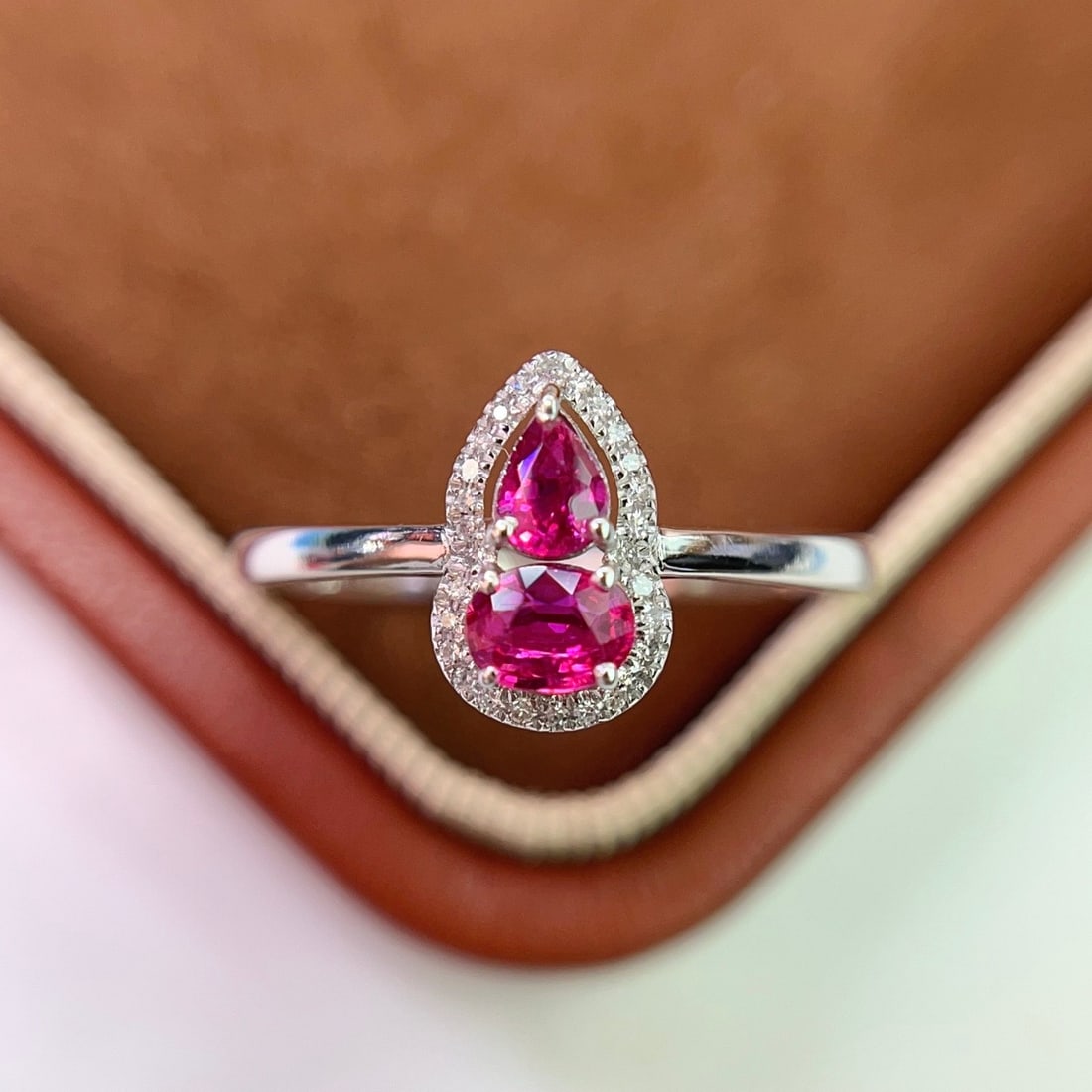14k Gold 1.00 Ct Natural Ruby & Diamond Ring: Ref:231148355 // gold content:14k gold // ring size:7. 25us // // main gemstone:ruby // shape:multiple // carat weight:1. 00ct // color:red // treatment:natural // // adjacent gemstone 2 : diamond // 
