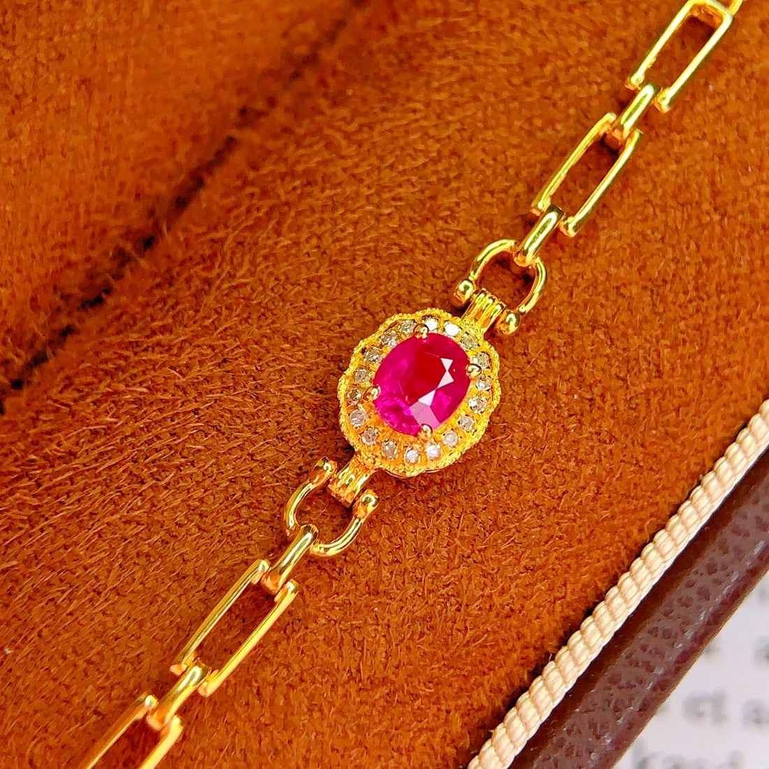 14k Gold 0.5 Ct Natural Ruby & Diamond Bracelet: Ref:231148369 // gold content:14k gold // main gemstone:ruby // shape:oval // carat weight:0. 5ct // color:red // treatment:natural // // adjacent gemstone 2 : diamond // number of stones:19 //