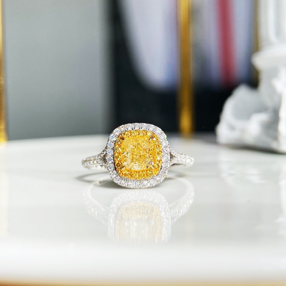 14k Gold 1.39 Ctw Natural Yellow Diamond & Diamond Ring: Ref:231148370 // gold content:14k gold // ring size:7. 25us // // main gemstone:yellow diamond // shape:cushion // carat weight:1. 00ct // color:yellow // treatment:natural // // adjacent gemstone 2