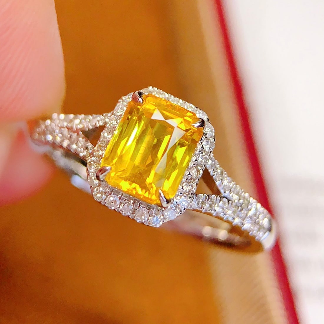 14k Gold 1.5 Ct Natural Sapphire & Diamond Ring: Ref:231148377 // gold content:14k gold // ring size:7. 25us // // main gemstone:sapphire // shape:octagonal // carat weight:1. 5ct // color:yellow // treatment:natural // // adjacent gemstone 2 :