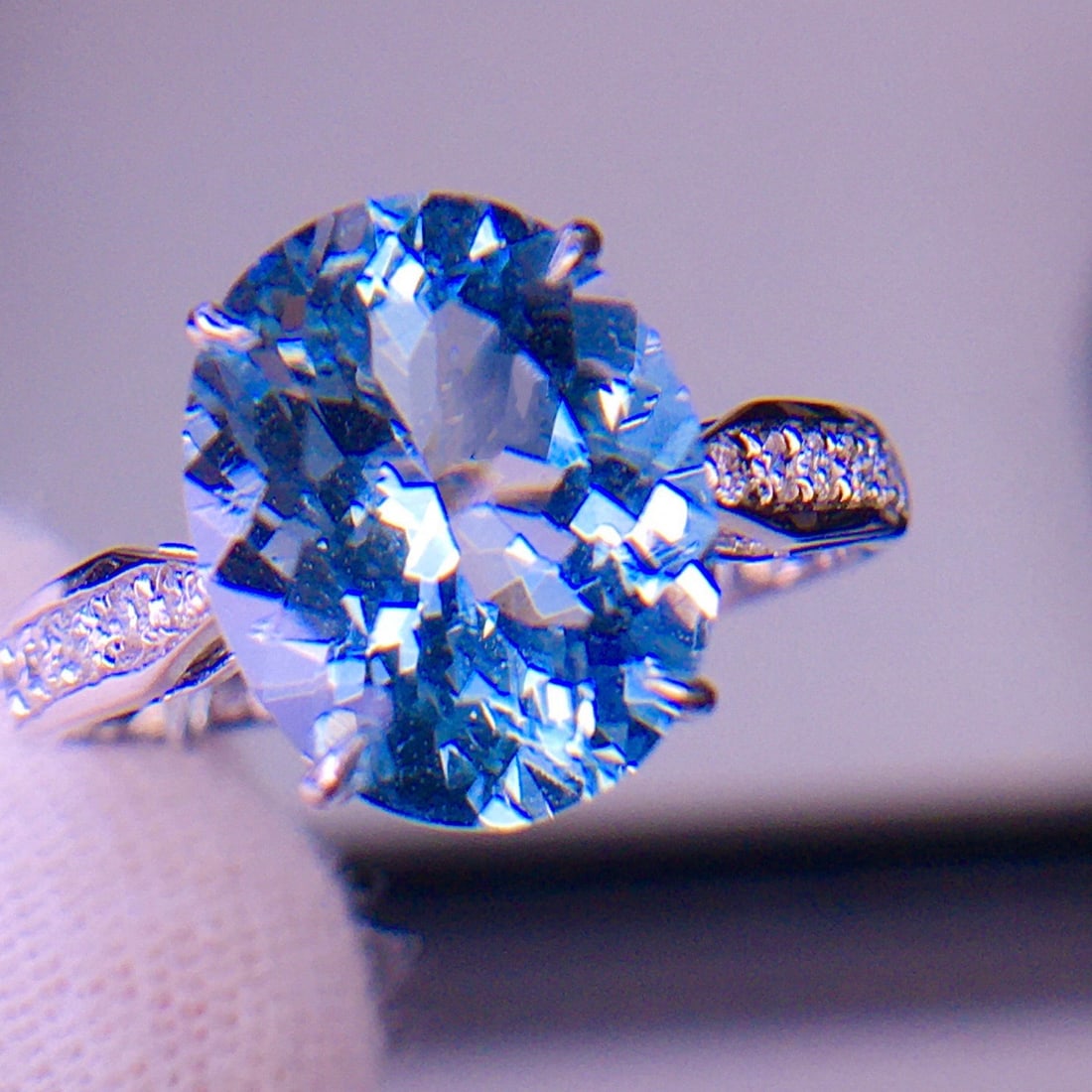 14k Gold 3.65 Ct Natural Aquamarine & Diamond Ring: Ref:231148378 // gold content:14k gold // ring size:7. 25us // // main gemstone:aquamarine // shape:oval // carat weight:3. 65ct // color:blue // treatment:natural // // adjacent gemstone 2 : diamond