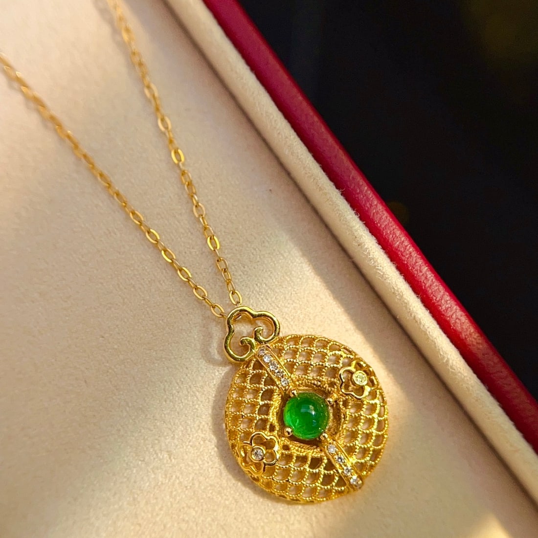 14k Gold 0.45 Ct Natural Emerald & Diamond Pendant( Without Chain ): Ref:231148381 // gold content:14k gold // main gemstone:emerald // shape:round // carat weight:0. 45ct // color:green // treatment:natural // cut grade:g // // adjacent gemstone 2 : diamond // number