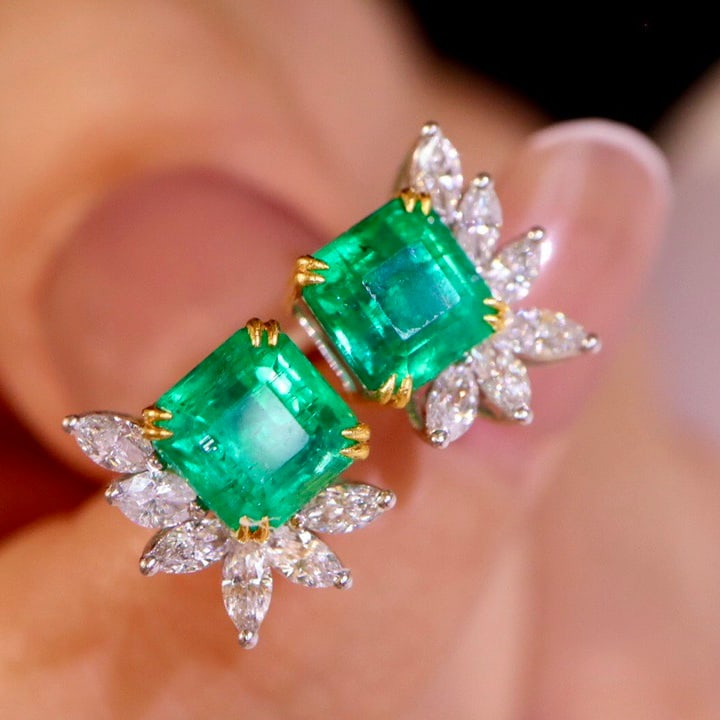 14k Gold 2.62 Ctw Natural Emerald & Diamond Earrings - 5