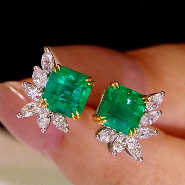 14k Gold 2.62 Ctw Natural Emerald & Diamond Earrings - 8