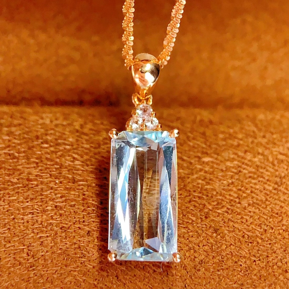 14k Gold 2.26 Ct Natural Aquamarine & Sapphire Pendant( Without Chain ): Ref:231148390 // gold content:14k gold // main gemstone:aquamarine // shape:octagonal // carat weight:2. 26ct // color:blue // treatment:natural // // adjacent gemstone 2 : sapphire // number of
