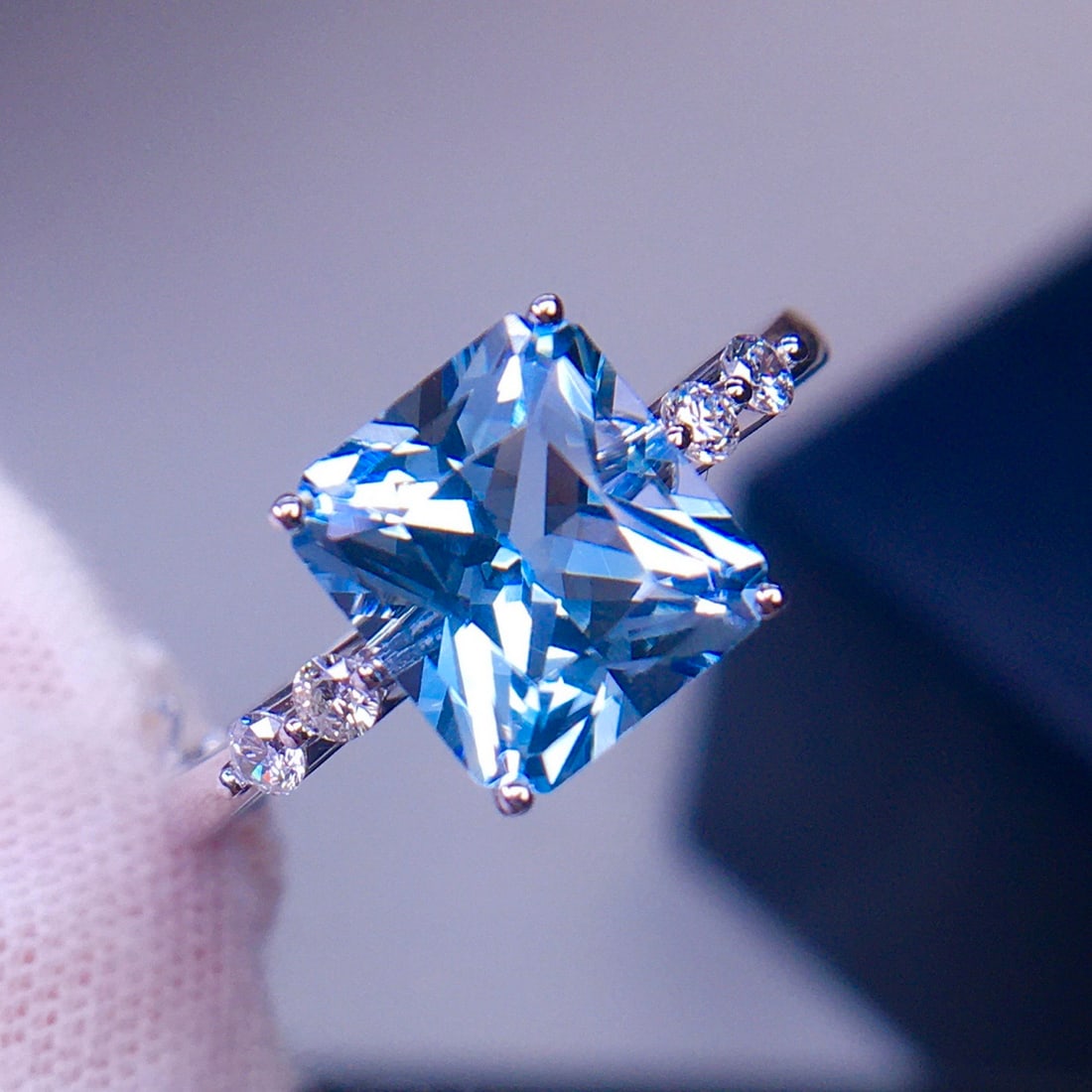 14k Gold 2.42 Ct Natural Aquamarine & Diamond Ring: Ref:231148391 // gold content:14k gold // ring size:7. 25us // // main gemstone:aquamarine // shape:octagonal // carat weight:2. 42ct // color:blue // treatment:natural // // adjacent gemstone 2 :
