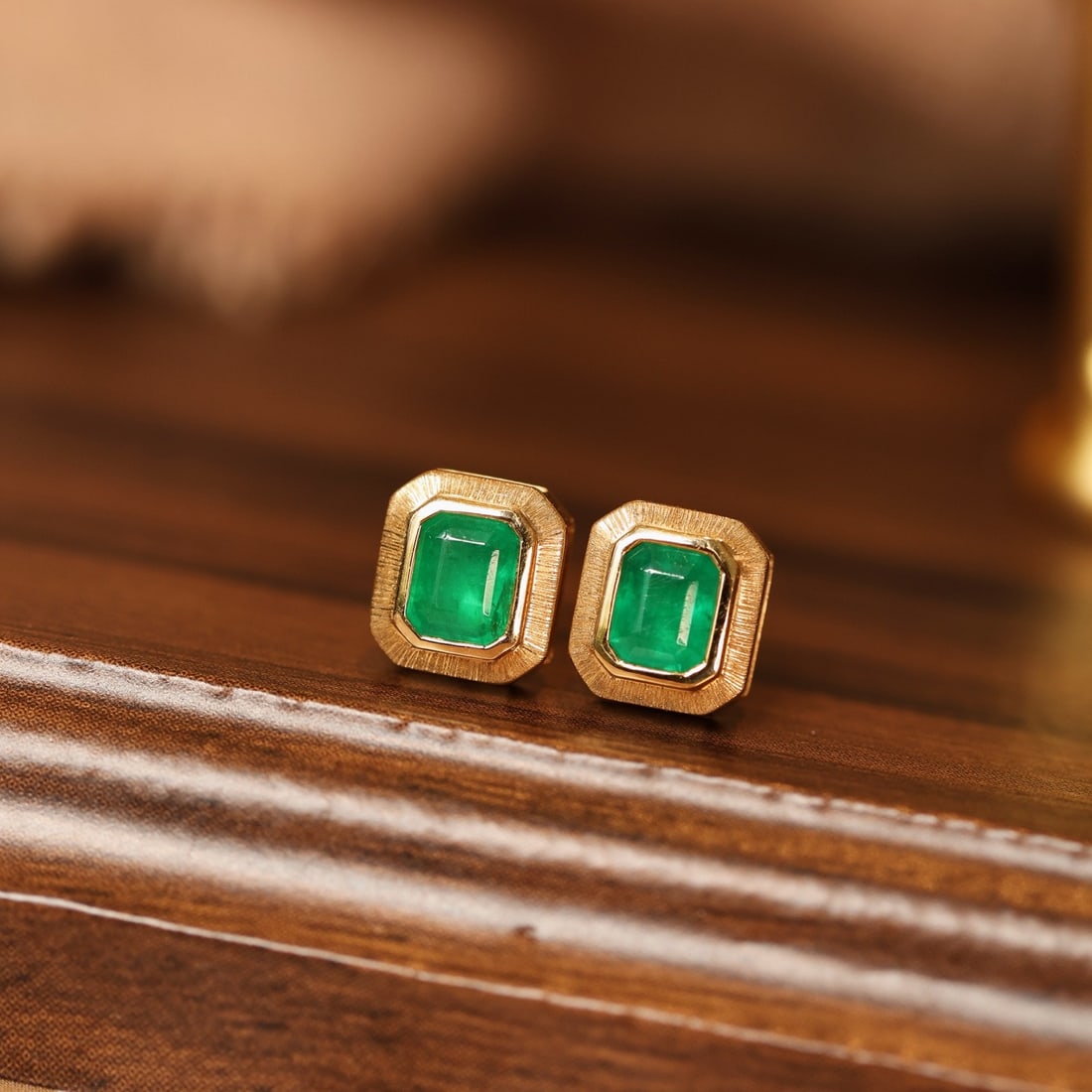 14k Gold 0.87 Ct Natural Emerald Earrings: Ref:231148392 // gold content:14k gold // main gemstone:emerald // shape:octagonal // carat weight:0. 87ct // color:green // treatment:natural // Condition: New Low Estimate: 2900.00 High Estimate: 43