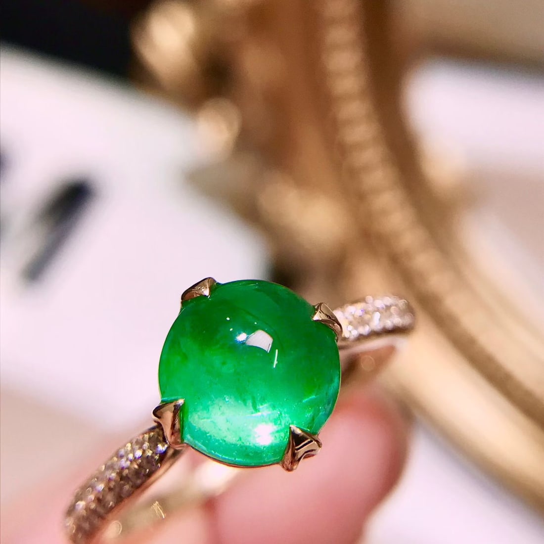 14k Gold 1.9 Ct Natural Emerald & Diamond Ring: Ref:231148394 // gold content:14k gold // ring size:7. 25us // // main gemstone:emerald // shape:round // carat weight:1. 9ct // color:green // treatment:natural // cut grade:g // // adjacent