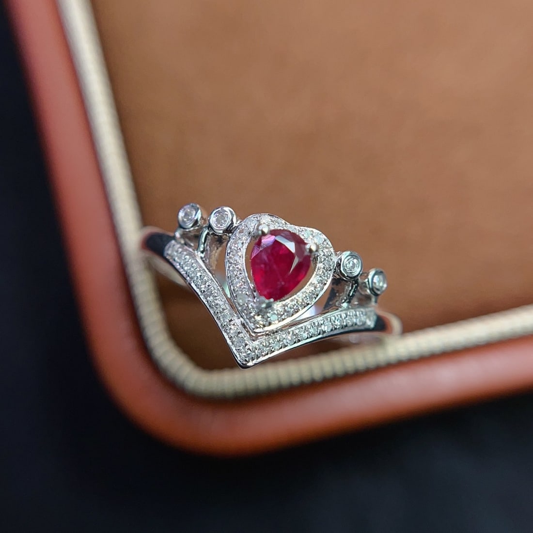 14k Gold 0.40 Ct Natural Ruby & Diamond Ring: Ref:231148404 // gold content:14k gold // ring size:7. 25us // // main gemstone:ruby // shape:pear // carat weight:0. 40ct // color:red // treatment:natural // // adjacent gemstone 2 : diamond // numb