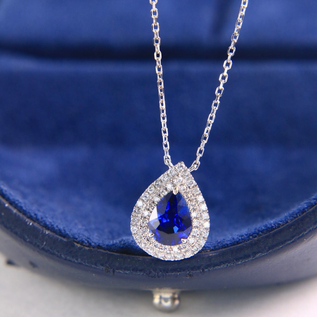 14k Gold 1.05 Ctw Natural Sapphire & Diamond Necklace: Ref:231148412 // gold content:14k gold // main gemstone:sapphire // shape:pear // carat weight:0. 91ct // color:blue // treatment:natural // // adjacent gemstone 2 : diamond // shape:round // carat