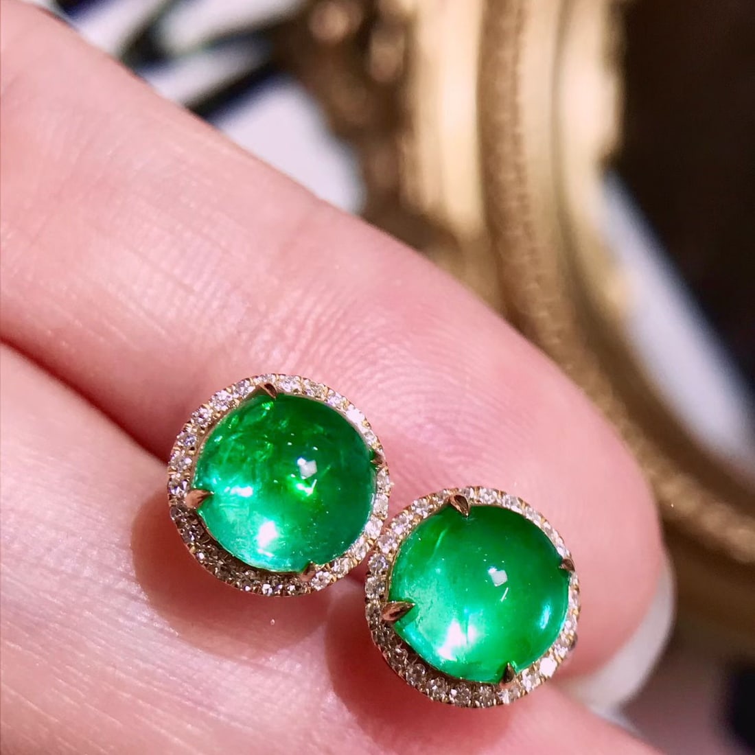 14k Gold 2.7 Ct Natural Emerald & Diamond Earrings: Ref:231148431 // gold content:14k gold // main gemstone:emerald // shape:round // carat weight:2. 7ct // color:green // treatment:natural // cut grade:g // // adjacent gemstone 2 : diamond // number o
