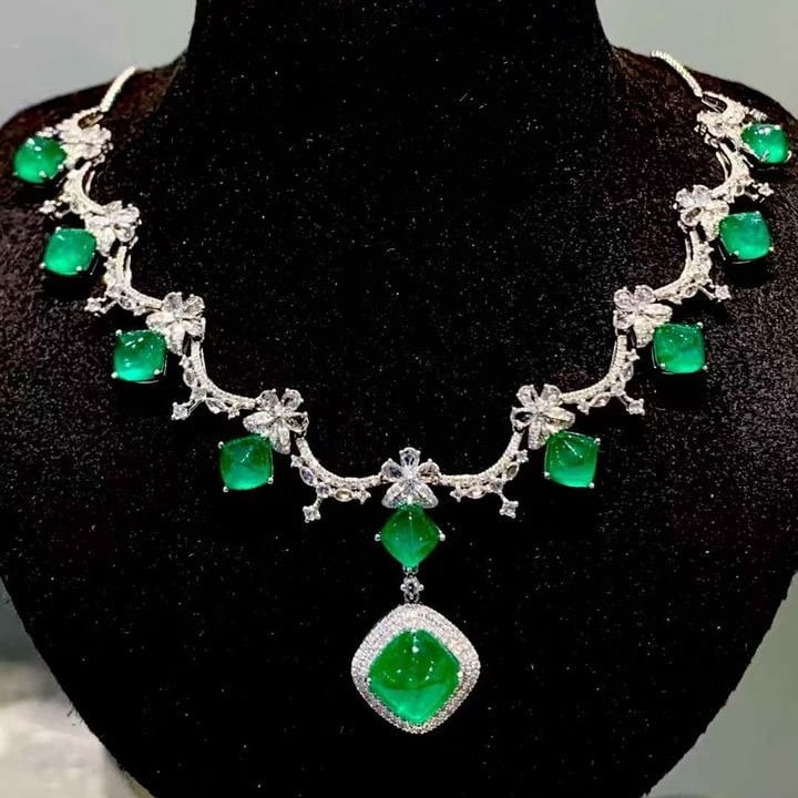 14k Gold 13.00 Ct Natural Emerald & Diamond & Sapphire Necklace - 4