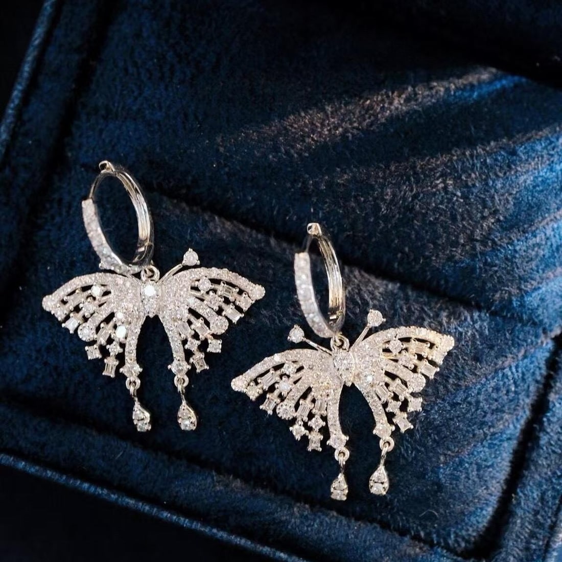 14k Gold 1.36 Ct Natural H Diamond Earrings: Ref:231149013 // gold content:14k gold // main gemstone:diamond // shape:multiple // carat weight:1. 36ct // clarity grade:vs-si // color:h // treatment:natural // Condition: New Low Estimate: