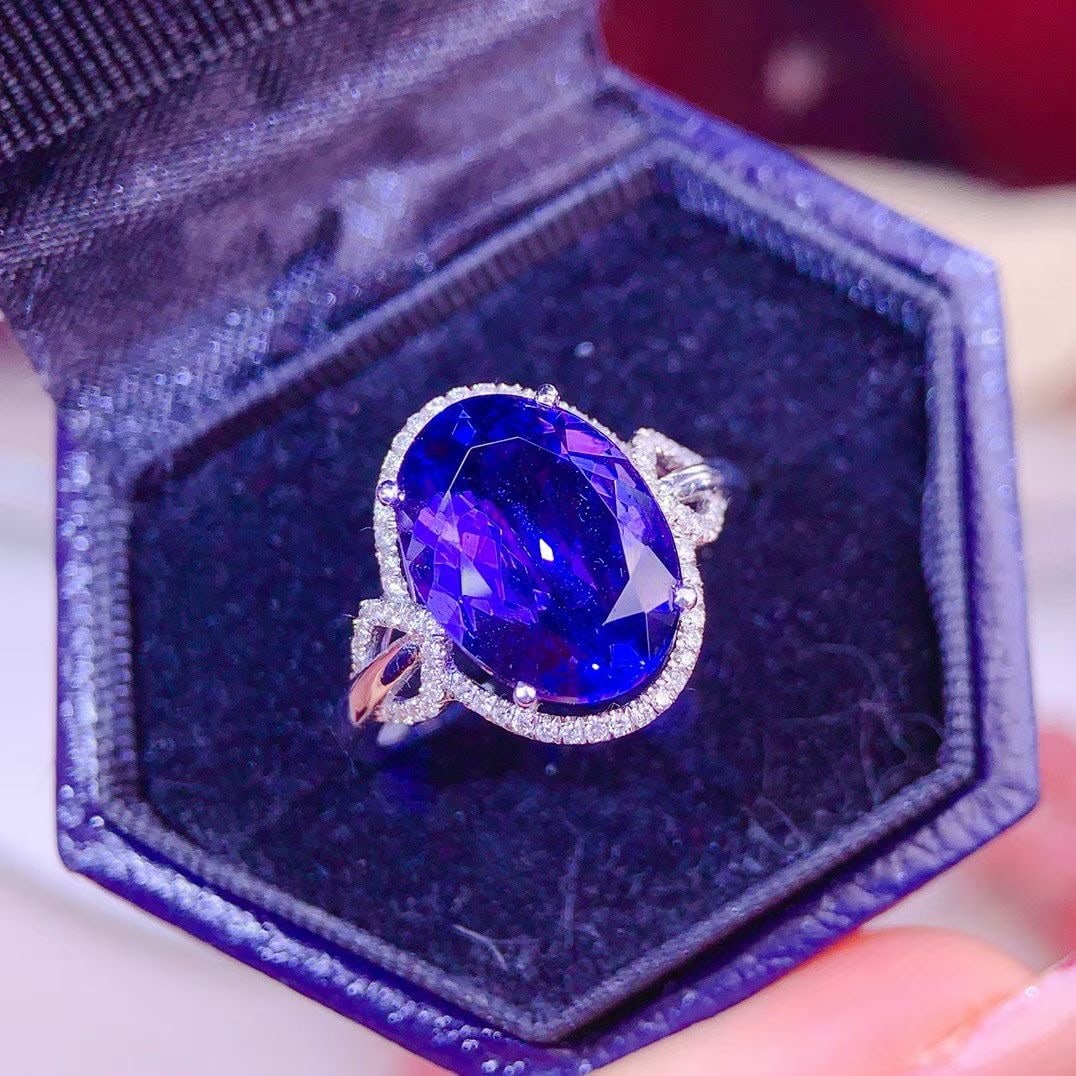 14k Gold 5.00 Ct Natural Tanzanite & Diamond Ring - 2