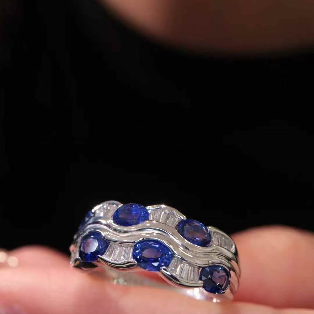 14k Gold 2.68 Ctw Natural Sapphire & Diamond Ring: Ref:231149218 // gold content:14k gold // ring size:7. 25us // // main gemstone:sapphire // shape:oval // carat weight:2. 30ct // color:blue // treatment:natural // // adjacent gemstone 2 : diamond