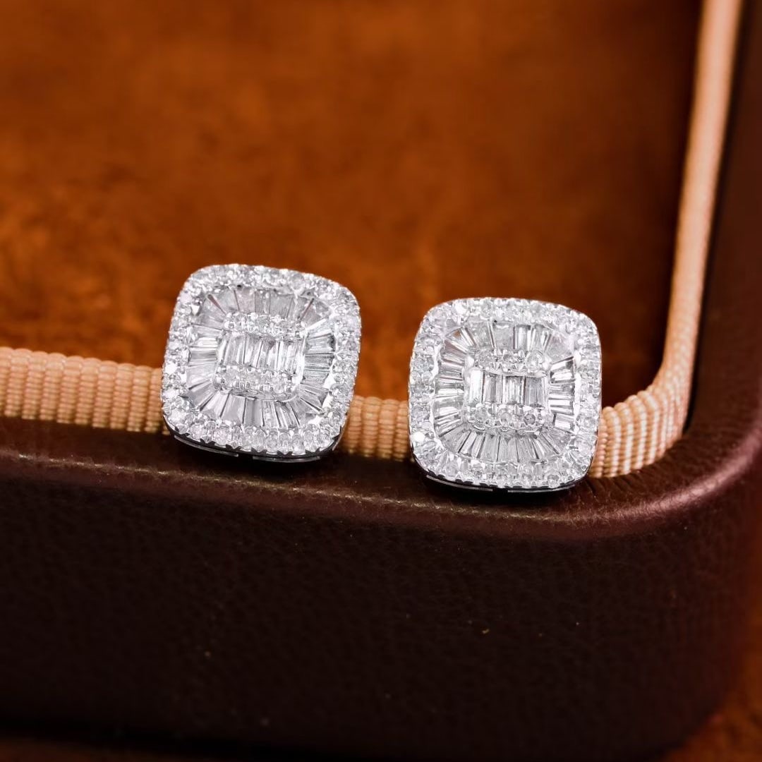14k Gold 0.7 Ct Natural H Diamond Earrings: Ref:231149236 // gold content:14k gold // main gemstone:diamond // shape:multiple // carat weight:0. 7ct // clarity grade:vs-si // color:h // treatment:natural // Condition: New Low Estimate: 1900.00